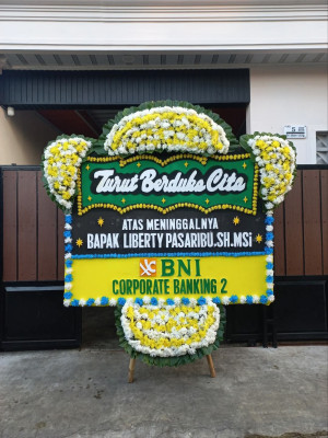 Papan Bunga Duka di Dempo Utara