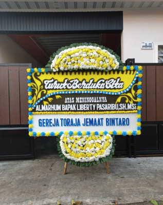 Papan Bunga Duka di Dempo Utara